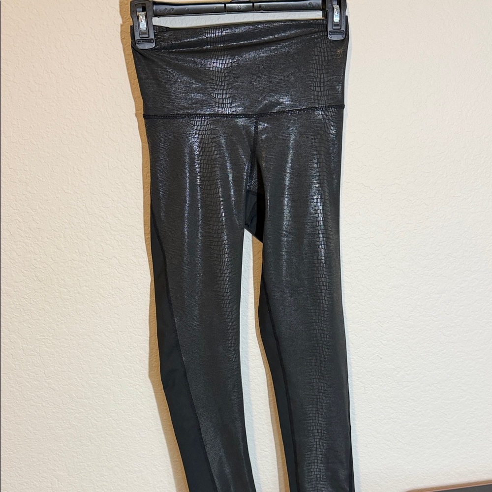 DYI Black Textured Shine Athletic Leggings